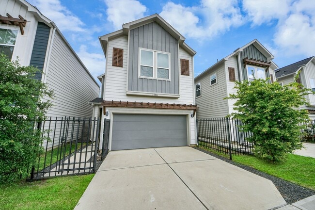 Photo - 1066 Mansfield St