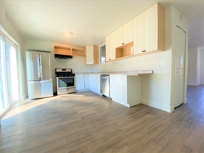 Photo - 925 Belvoir Dr