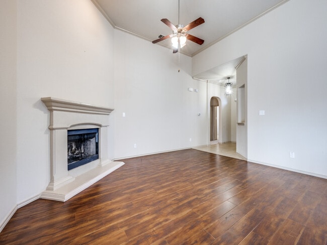 Photo - 3229 Hornbeam St