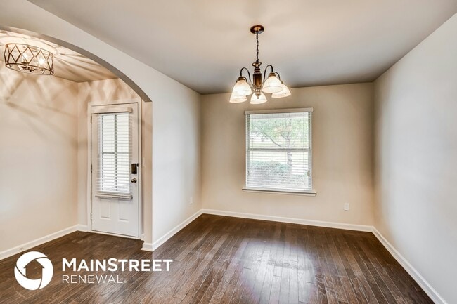 Photo - 6672 Woodford Ln