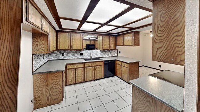 Photo - 4723 Hemlock Ln