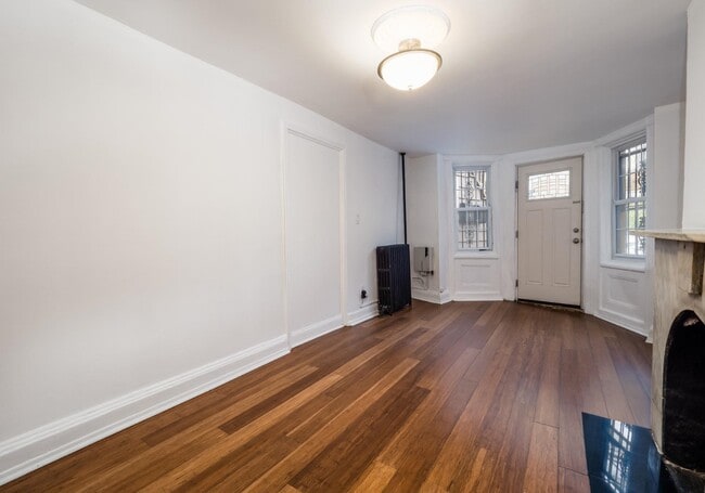 Photo - 491 Mercer St
