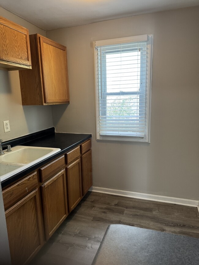 Photo - 1818 Charles St