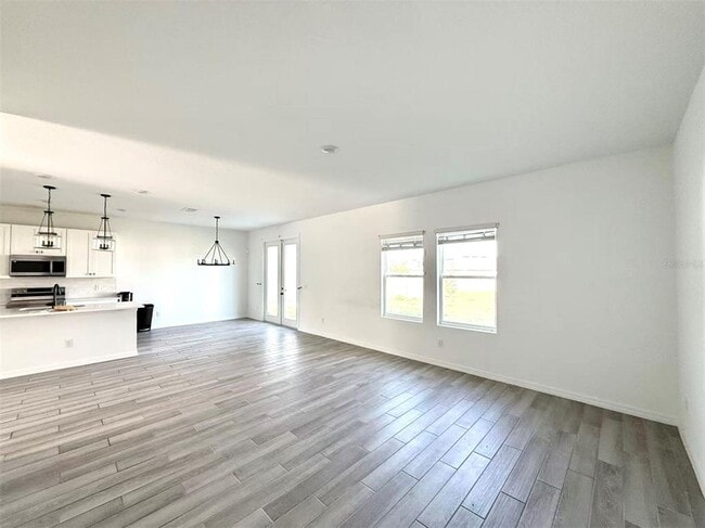 Photo - 2077 Derwent Dr
