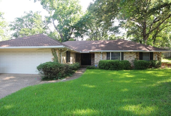 Building Photo - Coming Soon! 3-bedroom, 2-bathroom gem! Rental