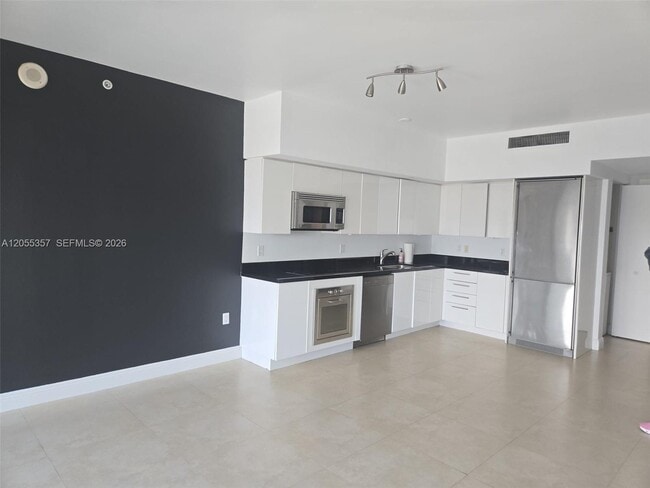 Photo - 92 SW 3rd St Unidad 1808