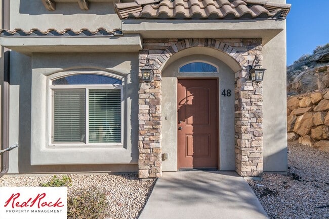 Building Photo - 3 Bedroom Townhome In Southgate Community