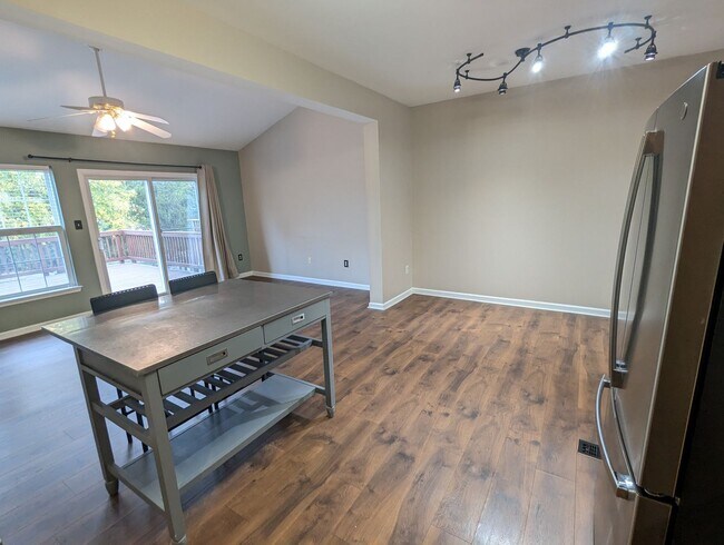 Photo - Beautifully maintained townhouse in Whittier available mid May!