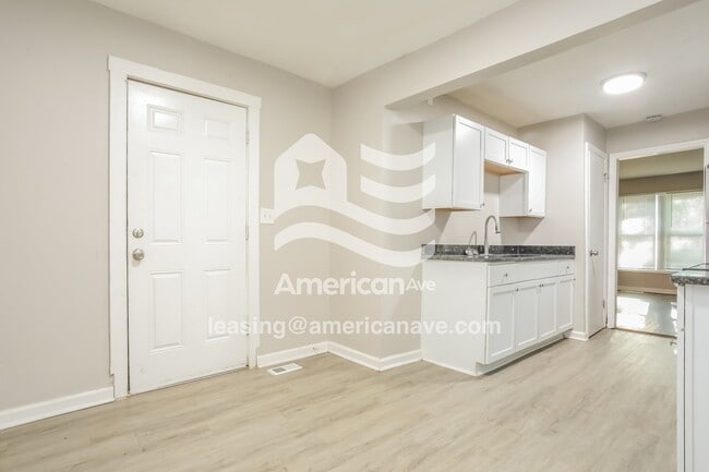 Photo - 6835 Askew Ave