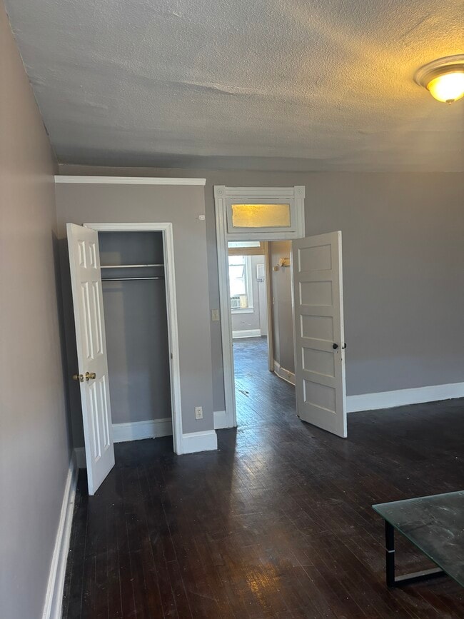 Sala de estar - 2839 N Calvert St