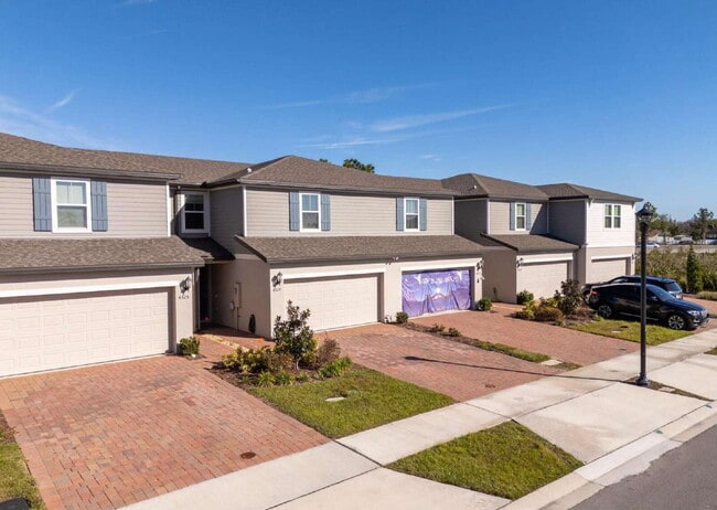 Photo - "Charming 3-Bed Townhouse in St. Cloud with Spacious 1,560 Sq Ft Layout and Modern Comforts!"