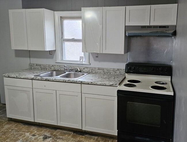 Photo - *Knoxville 37914 - Cozy 3 bedroom, 1.5 bath with bonus room & walk-out basement. Call Brad Croisd...