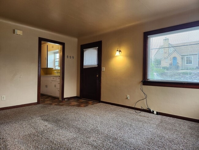 Photo - Cozy 2 Bedroom Duplex With Detached Garage