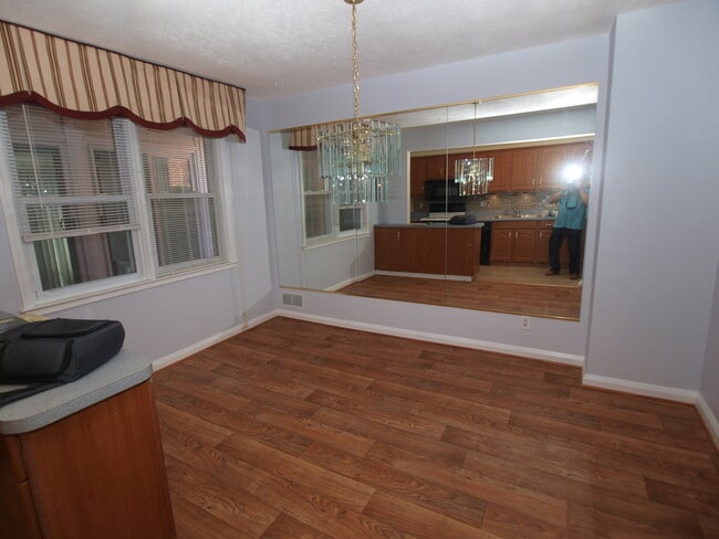 Comedor - 3422 McShane Way
