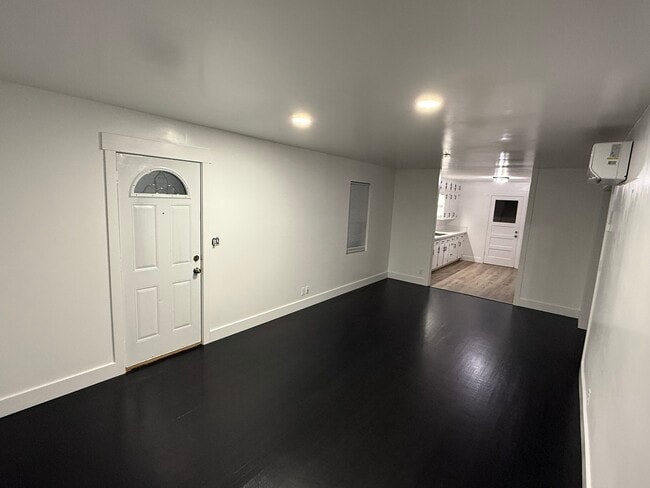 Photo - 207 E Monroe St Unidad A