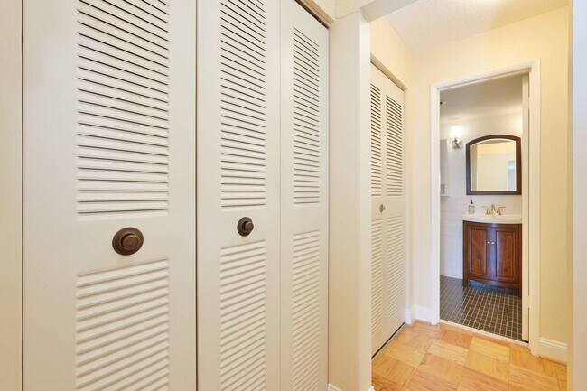 Photo - Luxury and fully updated studio in Americana Centre in downtown Rockville