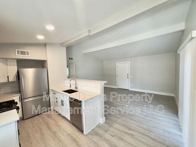 Photo - 2504 Manor Cir Unidad C