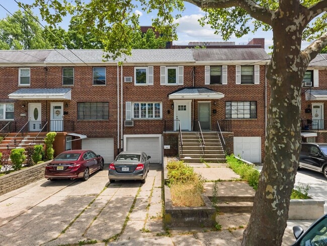 32 College St Unidad House