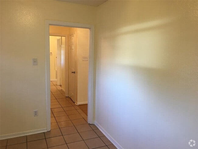Building Photo - 2514 Rodney St Rental