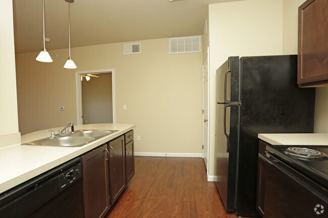 Segovia 1 BD, 1 BA - 579 SF