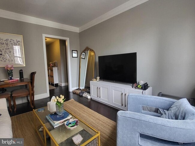 Photo - 2031 Locust St Unidad 1005