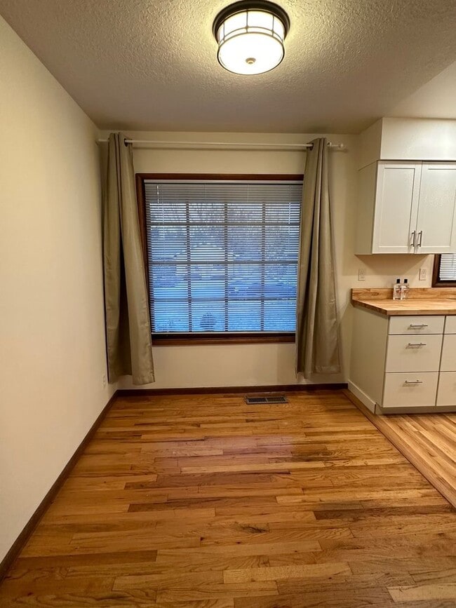 Photo - 12820 SW Glenhaven St