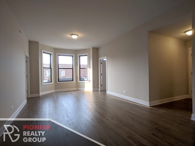 Photo - 3407 W Fullerton Ave Unidad 3405-2