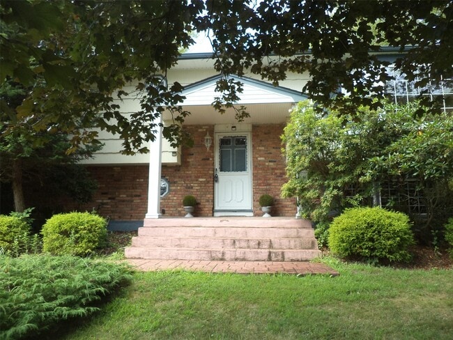 Building Photo - 18 Briarwood Ave Rental