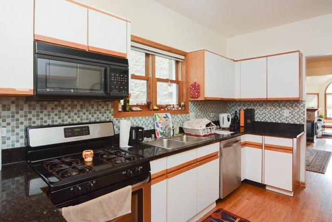 Photo - 3713 N Janssen Ave Unidad G02C