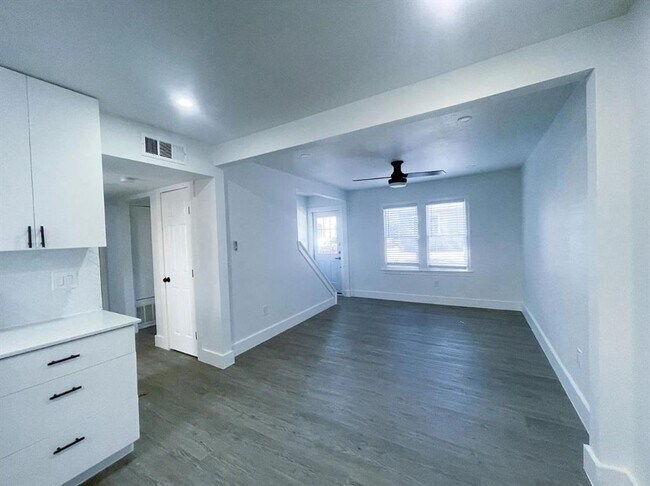 Photo - 110 E 30th St