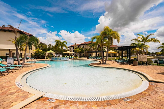 Building Photo - The Reef