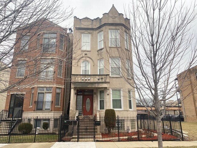Building Photo - 4837 S Prairie Ave Unit 2