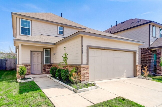 Building Photo - Charming 4-Bedroom Home with Game Room & P...