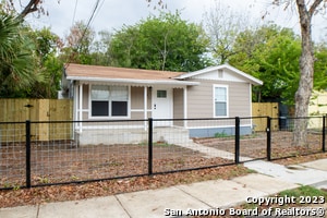 Photo - 415 Riddle St