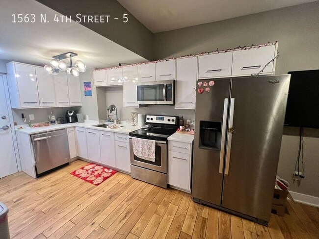 Building Photo - 1563 N 4th St Unit 5