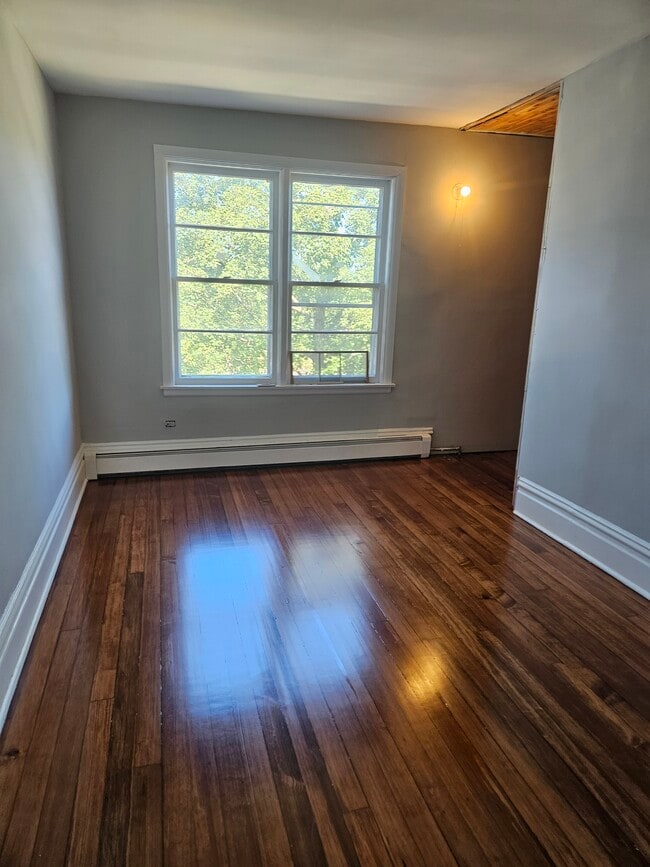 Photo - 6040 N Avondale Ave Unit 2Floor Front