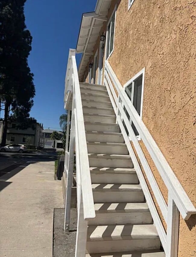 Photo - 4126 W Toluca Lake Ave Unit 1/2