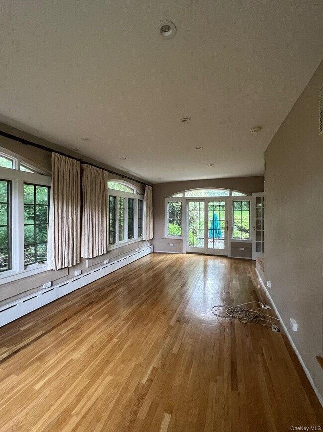 Building Photo - 246 Beechmont Dr