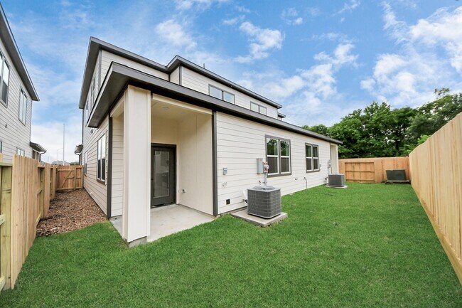 Photo - 4338 Avron Dr Unit B