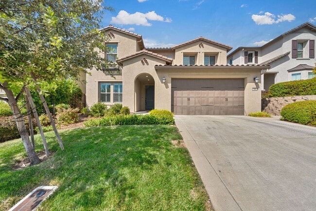 Building Photo - Luxury 5 Bedroom Home in Serrano – Spaciou...