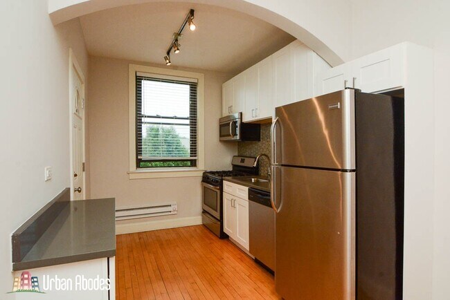 Photo - 2329 N Rockwell St Unit J04W