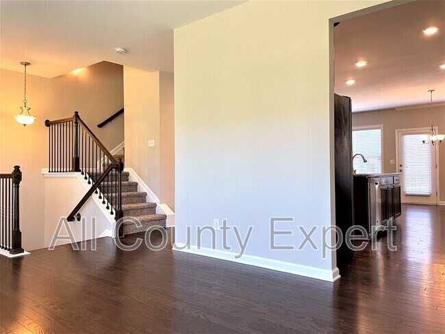 912 Rose Way
