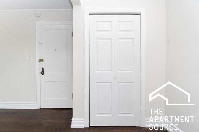 Photo - 3345 N Marshfield Ave Unit 209