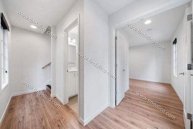 Photo - Sleek 3-Level Townhome in Hosford-Abernethy – Pet Friendly with W/S/G Included!
