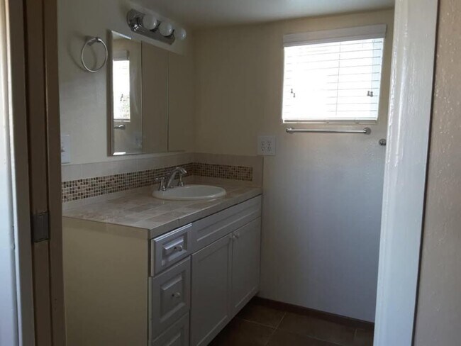 Photo - 911 Daugherty Rd