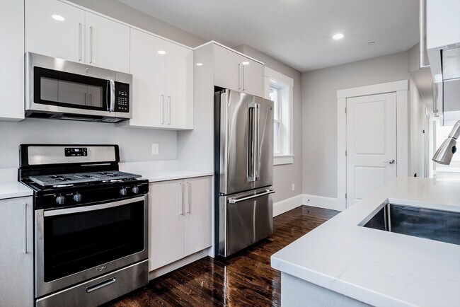59 Strathmore Rd Unit 3