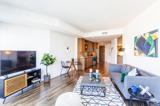 Studio, 1 BA - 838 SF