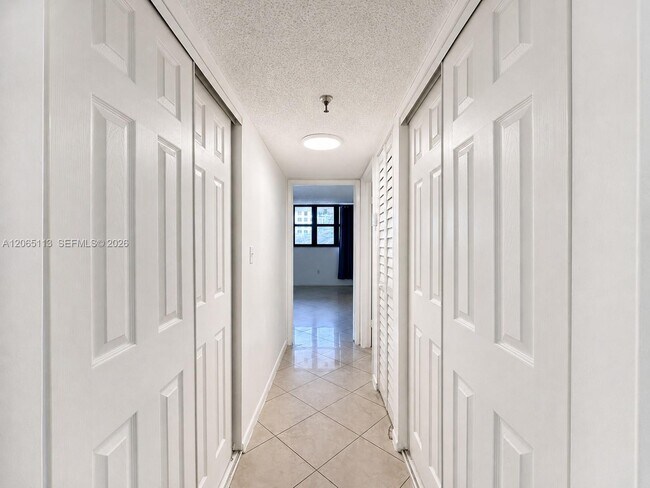 Photo - 1621 Collins Ave Unit 402