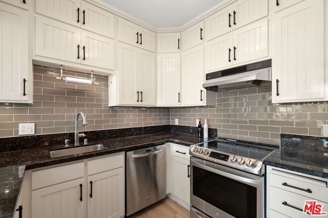 Building Photo - 8960 Cynthia St Unit 208