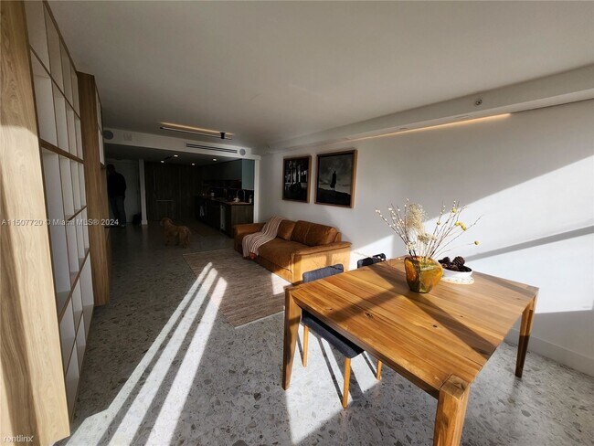 Photo - 2 br, 2 bath Condo - 2555 Collins Ave Apt 306 Unit Apt 306